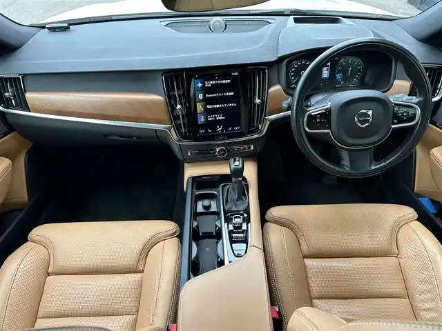ボルボ Ｖ９０ T6 AWD インスクリプション 石川県 2017(平29)年 6.1万km 白 4WD/サンルーフ/純正ナビ/Bluetooth・AM/FM・CD・USB・iPod・AUX/Bowers&Wilkinsプレミアムサウンド/フルセグTV/ETC2.0/全方位カメラ/アダプティブクルーズコントロール/ヘッドアップディスプレイ/全席シートヒーター/ステアリングヒーター/エアシート（D+N席）/パワーシート（D+N席）/シートメモリー/パワーバックドア/アンチロック・ブレーキ・システム/衝突被害軽減システム/横滑り防止装置/インテリジェントAFS/前後コーナーセンサー/レーンキープアシスト/盗難防止装置/パーキングアシスト/純正アルミホイール/スマートキー