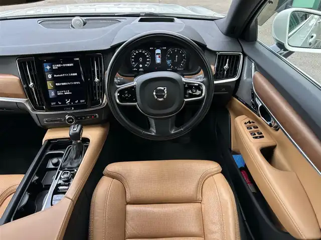 ボルボ Ｖ９０ T6 AWD インスクリプション 石川県 2017(平29)年 6.1万km 白 4WD/サンルーフ/純正ナビ/Bluetooth・AM/FM・CD・USB・iPod・AUX/Bowers&Wilkinsプレミアムサウンド/フルセグTV/ETC2.0/全方位カメラ/アダプティブクルーズコントロール/ヘッドアップディスプレイ/全席シートヒーター/ステアリングヒーター/エアシート（D+N席）/パワーシート（D+N席）/シートメモリー/パワーバックドア/アンチロック・ブレーキ・システム/衝突被害軽減システム/横滑り防止装置/インテリジェントAFS/前後コーナーセンサー/レーンキープアシスト/盗難防止装置/パーキングアシスト/純正アルミホイール/スマートキー