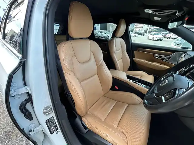 ボルボ Ｖ９０ T6 AWD インスクリプション 石川県 2017(平29)年 6.1万km 白 4WD/サンルーフ/純正ナビ/Bluetooth・AM/FM・CD・USB・iPod・AUX/Bowers&Wilkinsプレミアムサウンド/フルセグTV/ETC2.0/全方位カメラ/アダプティブクルーズコントロール/ヘッドアップディスプレイ/全席シートヒーター/ステアリングヒーター/エアシート（D+N席）/パワーシート（D+N席）/シートメモリー/パワーバックドア/アンチロック・ブレーキ・システム/衝突被害軽減システム/横滑り防止装置/インテリジェントAFS/前後コーナーセンサー/レーンキープアシスト/盗難防止装置/パーキングアシスト/純正アルミホイール/スマートキー