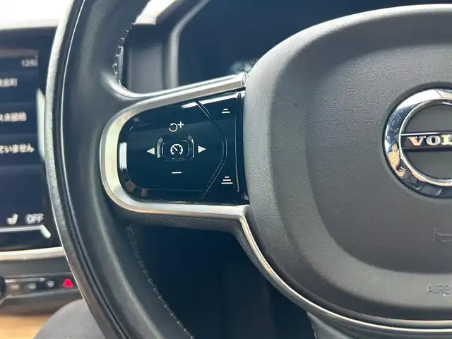 ボルボ Ｖ９０ T6 AWD インスクリプション 石川県 2017(平29)年 6.1万km 白 4WD/サンルーフ/純正ナビ/Bluetooth・AM/FM・CD・USB・iPod・AUX/Bowers&Wilkinsプレミアムサウンド/フルセグTV/ETC2.0/全方位カメラ/アダプティブクルーズコントロール/ヘッドアップディスプレイ/全席シートヒーター/ステアリングヒーター/エアシート（D+N席）/パワーシート（D+N席）/シートメモリー/パワーバックドア/アンチロック・ブレーキ・システム/衝突被害軽減システム/横滑り防止装置/インテリジェントAFS/前後コーナーセンサー/レーンキープアシスト/盗難防止装置/パーキングアシスト/純正アルミホイール/スマートキー