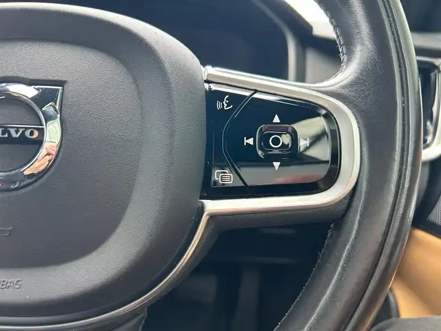 ボルボ Ｖ９０ T6 AWD インスクリプション 石川県 2017(平29)年 6.1万km 白 4WD/サンルーフ/純正ナビ/Bluetooth・AM/FM・CD・USB・iPod・AUX/Bowers&Wilkinsプレミアムサウンド/フルセグTV/ETC2.0/全方位カメラ/アダプティブクルーズコントロール/ヘッドアップディスプレイ/全席シートヒーター/ステアリングヒーター/エアシート（D+N席）/パワーシート（D+N席）/シートメモリー/パワーバックドア/アンチロック・ブレーキ・システム/衝突被害軽減システム/横滑り防止装置/インテリジェントAFS/前後コーナーセンサー/レーンキープアシスト/盗難防止装置/パーキングアシスト/純正アルミホイール/スマートキー