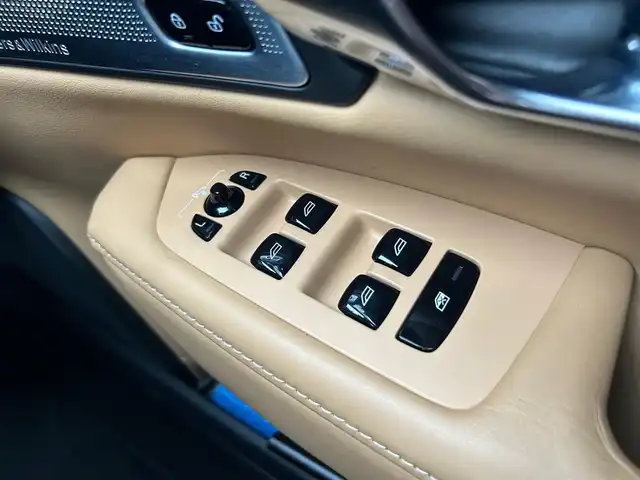 ボルボ Ｖ９０ T6 AWD インスクリプション 石川県 2017(平29)年 6.1万km 白 4WD/サンルーフ/純正ナビ/Bluetooth・AM/FM・CD・USB・iPod・AUX/Bowers&Wilkinsプレミアムサウンド/フルセグTV/ETC2.0/全方位カメラ/アダプティブクルーズコントロール/ヘッドアップディスプレイ/全席シートヒーター/ステアリングヒーター/エアシート（D+N席）/パワーシート（D+N席）/シートメモリー/パワーバックドア/アンチロック・ブレーキ・システム/衝突被害軽減システム/横滑り防止装置/インテリジェントAFS/前後コーナーセンサー/レーンキープアシスト/盗難防止装置/パーキングアシスト/純正アルミホイール/スマートキー