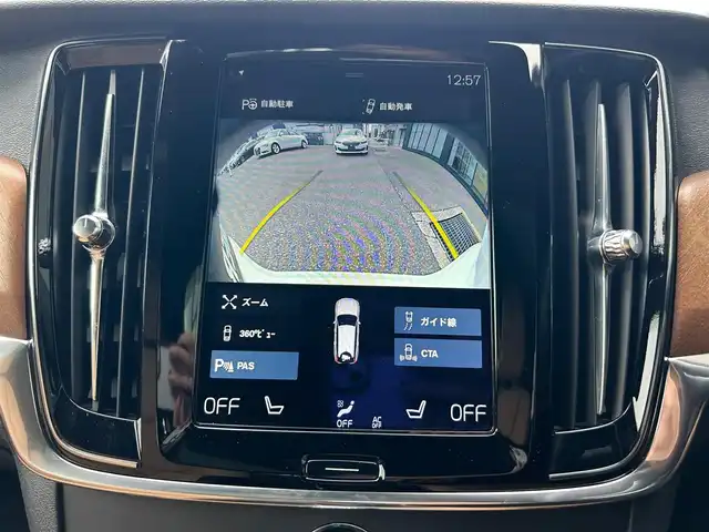 ボルボ Ｖ９０ T6 AWD インスクリプション 石川県 2017(平29)年 6.1万km 白 4WD/サンルーフ/純正ナビ/Bluetooth・AM/FM・CD・USB・iPod・AUX/Bowers&Wilkinsプレミアムサウンド/フルセグTV/ETC2.0/全方位カメラ/アダプティブクルーズコントロール/ヘッドアップディスプレイ/全席シートヒーター/ステアリングヒーター/エアシート（D+N席）/パワーシート（D+N席）/シートメモリー/パワーバックドア/アンチロック・ブレーキ・システム/衝突被害軽減システム/横滑り防止装置/インテリジェントAFS/前後コーナーセンサー/レーンキープアシスト/盗難防止装置/パーキングアシスト/純正アルミホイール/スマートキー