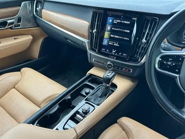 ボルボ Ｖ９０ T6 AWD インスクリプション 石川県 2017(平29)年 6.1万km 白 4WD/サンルーフ/純正ナビ/Bluetooth・AM/FM・CD・USB・iPod・AUX/Bowers&Wilkinsプレミアムサウンド/フルセグTV/ETC2.0/全方位カメラ/アダプティブクルーズコントロール/ヘッドアップディスプレイ/全席シートヒーター/ステアリングヒーター/エアシート（D+N席）/パワーシート（D+N席）/シートメモリー/パワーバックドア/アンチロック・ブレーキ・システム/衝突被害軽減システム/横滑り防止装置/インテリジェントAFS/前後コーナーセンサー/レーンキープアシスト/盗難防止装置/パーキングアシスト/純正アルミホイール/スマートキー