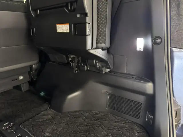 トヨタ アルファード S タイプゴールド 三重県 2020(令2)年 2.4万km スパークリングブラックパールクリスタルシャイン ガソリン/FF/MTモード付インパネCVT/純正 9インチディスプレイオーディオ（ナビ搭載）/（AM/FM/CD/DVD*/USB/iPod/Bluetooth/TV*/Miracast/AppleCarPlay/AndroidAuto）/12.1インチ 後席モニター V12T-R68C/モデリスタエアロ（F/S/R下）、スポーツマフラー、20inch×8.5J＋40 アルミホイール/バックガイドモニター/両側パワースライドドア/ドライブレコーダー 前方/ETC/Toyota Safety Sense/●プリクラッシュセーフティ/●レーントレーシングアシスト/●レーダークルコン/●ロードサインアシスト/●アダプティブハイビームシステム/・先行車発進告知機能/・クリアランスソナー/・パーキングサポートブレーキ（前後静止物）/・など/装備/3眼LEDヘッドランプ（専用加飾）/・ハーフレザーシート/・左右＆後席独立オートエアコン/・パワーバックドア/・オットマンシート（2nd）/・AC100Vコンセント（100W）/・ステアリングスイッチ/・電子パーキングブレーキ＆ブレーキホールド/・オートライト/・純正18inAW/・保/・スマートキーx1/など