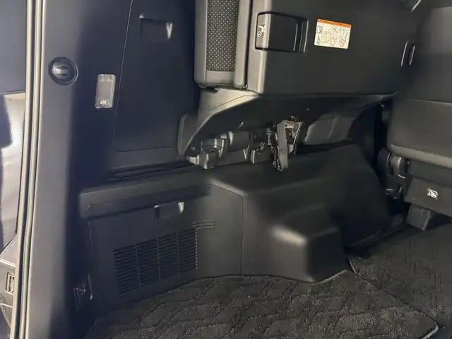 トヨタ アルファード S タイプゴールド 三重県 2020(令2)年 2.4万km スパークリングブラックパールクリスタルシャイン ガソリン/FF/MTモード付インパネCVT/純正 9インチディスプレイオーディオ（ナビ搭載）/（AM/FM/CD/DVD*/USB/iPod/Bluetooth/TV*/Miracast/AppleCarPlay/AndroidAuto）/12.1インチ 後席モニター V12T-R68C/モデリスタエアロ（F/S/R下）、スポーツマフラー、20inch×8.5J＋40 アルミホイール/バックガイドモニター/両側パワースライドドア/ドライブレコーダー 前方/ETC/Toyota Safety Sense/●プリクラッシュセーフティ/●レーントレーシングアシスト/●レーダークルコン/●ロードサインアシスト/●アダプティブハイビームシステム/・先行車発進告知機能/・クリアランスソナー/・パーキングサポートブレーキ（前後静止物）/・など/装備/3眼LEDヘッドランプ（専用加飾）/・ハーフレザーシート/・左右＆後席独立オートエアコン/・パワーバックドア/・オットマンシート（2nd）/・AC100Vコンセント（100W）/・ステアリングスイッチ/・電子パーキングブレーキ＆ブレーキホールド/・オートライト/・純正18inAW/・保/・スマートキーx1/など