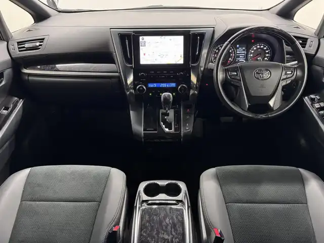 トヨタ アルファード S タイプゴールド 三重県 2020(令2)年 2.4万km スパークリングブラックパールクリスタルシャイン ガソリン/FF/MTモード付インパネCVT/純正 9インチディスプレイオーディオ（ナビ搭載）/（AM/FM/CD/DVD*/USB/iPod/Bluetooth/TV*/Miracast/AppleCarPlay/AndroidAuto）/12.1インチ 後席モニター V12T-R68C/モデリスタエアロ（F/S/R下）、スポーツマフラー、20inch×8.5J＋40 アルミホイール/バックガイドモニター/両側パワースライドドア/ドライブレコーダー 前方/ETC/Toyota Safety Sense/●プリクラッシュセーフティ/●レーントレーシングアシスト/●レーダークルコン/●ロードサインアシスト/●アダプティブハイビームシステム/・先行車発進告知機能/・クリアランスソナー/・パーキングサポートブレーキ（前後静止物）/・など/装備/3眼LEDヘッドランプ（専用加飾）/・ハーフレザーシート/・左右＆後席独立オートエアコン/・パワーバックドア/・オットマンシート（2nd）/・AC100Vコンセント（100W）/・ステアリングスイッチ/・電子パーキングブレーキ＆ブレーキホールド/・オートライト/・純正18inAW/・保/・スマートキーx1/など