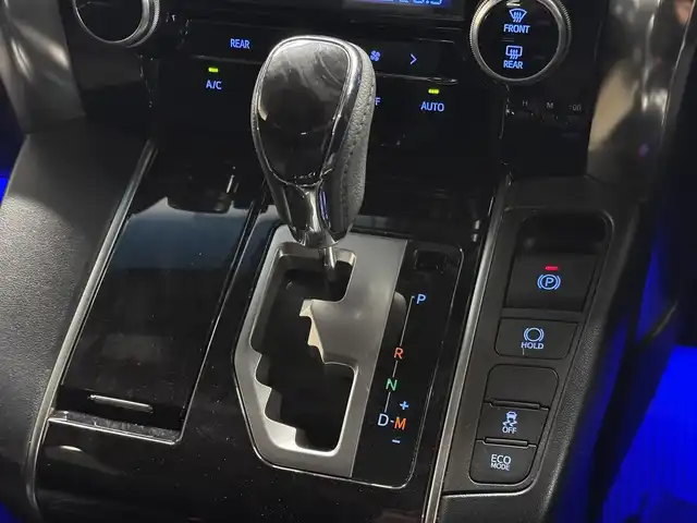 トヨタ アルファード S タイプゴールド 三重県 2020(令2)年 2.4万km スパークリングブラックパールクリスタルシャイン ガソリン/FF/MTモード付インパネCVT/純正 9インチディスプレイオーディオ（ナビ搭載）/（AM/FM/CD/DVD*/USB/iPod/Bluetooth/TV*/Miracast/AppleCarPlay/AndroidAuto）/12.1インチ 後席モニター V12T-R68C/モデリスタエアロ（F/S/R下）、スポーツマフラー、20inch×8.5J＋40 アルミホイール/バックガイドモニター/両側パワースライドドア/ドライブレコーダー 前方/ETC/Toyota Safety Sense/●プリクラッシュセーフティ/●レーントレーシングアシスト/●レーダークルコン/●ロードサインアシスト/●アダプティブハイビームシステム/・先行車発進告知機能/・クリアランスソナー/・パーキングサポートブレーキ（前後静止物）/・など/装備/3眼LEDヘッドランプ（専用加飾）/・ハーフレザーシート/・左右＆後席独立オートエアコン/・パワーバックドア/・オットマンシート（2nd）/・AC100Vコンセント（100W）/・ステアリングスイッチ/・電子パーキングブレーキ＆ブレーキホールド/・オートライト/・純正18inAW/・保/・スマートキーx1/など