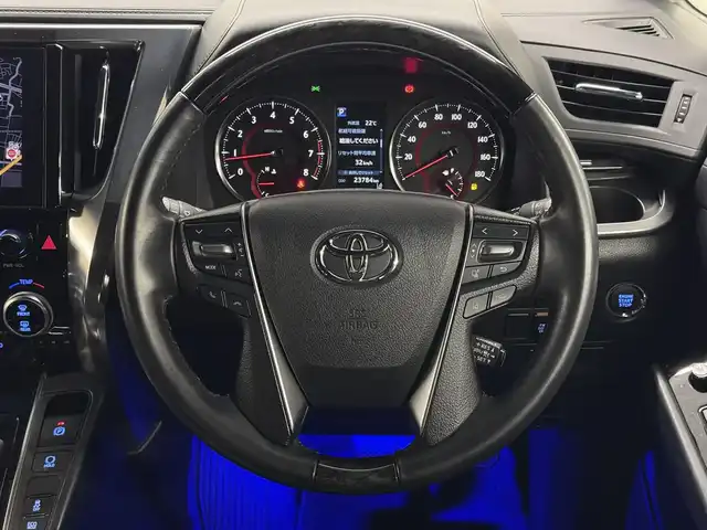 トヨタ アルファード S タイプゴールド 三重県 2020(令2)年 2.4万km スパークリングブラックパールクリスタルシャイン ガソリン/FF/MTモード付インパネCVT/純正 9インチディスプレイオーディオ（ナビ搭載）/（AM/FM/CD/DVD*/USB/iPod/Bluetooth/TV*/Miracast/AppleCarPlay/AndroidAuto）/12.1インチ 後席モニター V12T-R68C/モデリスタエアロ（F/S/R下）、スポーツマフラー、20inch×8.5J＋40 アルミホイール/バックガイドモニター/両側パワースライドドア/ドライブレコーダー 前方/ETC/Toyota Safety Sense/●プリクラッシュセーフティ/●レーントレーシングアシスト/●レーダークルコン/●ロードサインアシスト/●アダプティブハイビームシステム/・先行車発進告知機能/・クリアランスソナー/・パーキングサポートブレーキ（前後静止物）/・など/装備/3眼LEDヘッドランプ（専用加飾）/・ハーフレザーシート/・左右＆後席独立オートエアコン/・パワーバックドア/・オットマンシート（2nd）/・AC100Vコンセント（100W）/・ステアリングスイッチ/・電子パーキングブレーキ＆ブレーキホールド/・オートライト/・純正18inAW/・保/・スマートキーx1/など