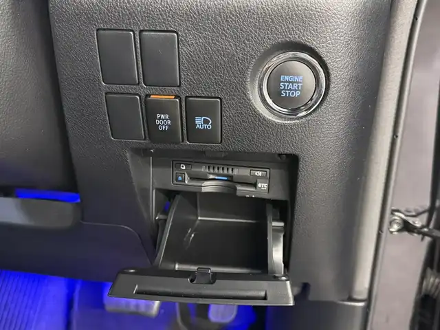 トヨタ アルファード S タイプゴールド 三重県 2020(令2)年 2.4万km スパークリングブラックパールクリスタルシャイン ガソリン/FF/MTモード付インパネCVT/純正 9インチディスプレイオーディオ（ナビ搭載）/（AM/FM/CD/DVD*/USB/iPod/Bluetooth/TV*/Miracast/AppleCarPlay/AndroidAuto）/12.1インチ 後席モニター V12T-R68C/モデリスタエアロ（F/S/R下）、スポーツマフラー、20inch×8.5J＋40 アルミホイール/バックガイドモニター/両側パワースライドドア/ドライブレコーダー 前方/ETC/Toyota Safety Sense/●プリクラッシュセーフティ/●レーントレーシングアシスト/●レーダークルコン/●ロードサインアシスト/●アダプティブハイビームシステム/・先行車発進告知機能/・クリアランスソナー/・パーキングサポートブレーキ（前後静止物）/・など/装備/3眼LEDヘッドランプ（専用加飾）/・ハーフレザーシート/・左右＆後席独立オートエアコン/・パワーバックドア/・オットマンシート（2nd）/・AC100Vコンセント（100W）/・ステアリングスイッチ/・電子パーキングブレーキ＆ブレーキホールド/・オートライト/・純正18inAW/・保/・スマートキーx1/など