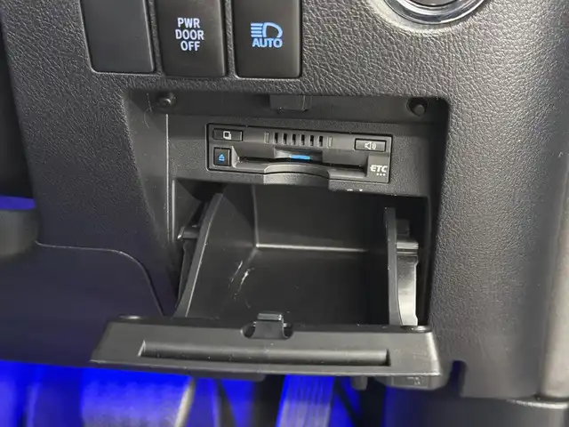 トヨタ アルファード S タイプゴールド 三重県 2020(令2)年 2.4万km スパークリングブラックパールクリスタルシャイン ガソリン/FF/MTモード付インパネCVT/純正 9インチディスプレイオーディオ（ナビ搭載）/（AM/FM/CD/DVD*/USB/iPod/Bluetooth/TV*/Miracast/AppleCarPlay/AndroidAuto）/12.1インチ 後席モニター V12T-R68C/モデリスタエアロ（F/S/R下）、スポーツマフラー、20inch×8.5J＋40 アルミホイール/バックガイドモニター/両側パワースライドドア/ドライブレコーダー 前方/ETC/Toyota Safety Sense/●プリクラッシュセーフティ/●レーントレーシングアシスト/●レーダークルコン/●ロードサインアシスト/●アダプティブハイビームシステム/・先行車発進告知機能/・クリアランスソナー/・パーキングサポートブレーキ（前後静止物）/・など/装備/3眼LEDヘッドランプ（専用加飾）/・ハーフレザーシート/・左右＆後席独立オートエアコン/・パワーバックドア/・オットマンシート（2nd）/・AC100Vコンセント（100W）/・ステアリングスイッチ/・電子パーキングブレーキ＆ブレーキホールド/・オートライト/・純正18inAW/・保/・スマートキーx1/など