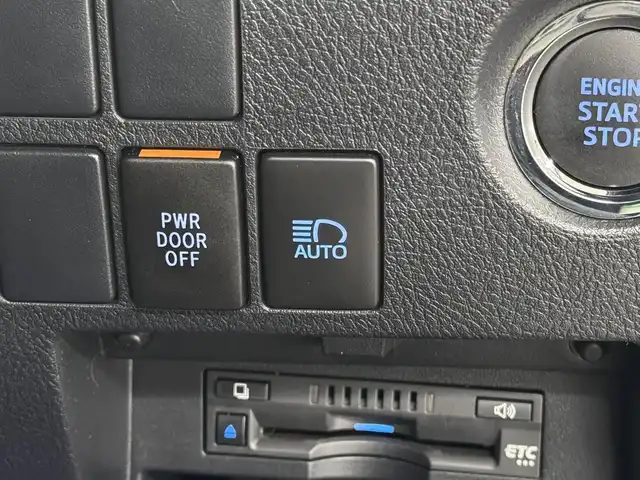 トヨタ アルファード S タイプゴールド 三重県 2020(令2)年 2.4万km スパークリングブラックパールクリスタルシャイン ガソリン/FF/MTモード付インパネCVT/純正 9インチディスプレイオーディオ（ナビ搭載）/（AM/FM/CD/DVD*/USB/iPod/Bluetooth/TV*/Miracast/AppleCarPlay/AndroidAuto）/12.1インチ 後席モニター V12T-R68C/モデリスタエアロ（F/S/R下）、スポーツマフラー、20inch×8.5J＋40 アルミホイール/バックガイドモニター/両側パワースライドドア/ドライブレコーダー 前方/ETC/Toyota Safety Sense/●プリクラッシュセーフティ/●レーントレーシングアシスト/●レーダークルコン/●ロードサインアシスト/●アダプティブハイビームシステム/・先行車発進告知機能/・クリアランスソナー/・パーキングサポートブレーキ（前後静止物）/・など/装備/3眼LEDヘッドランプ（専用加飾）/・ハーフレザーシート/・左右＆後席独立オートエアコン/・パワーバックドア/・オットマンシート（2nd）/・AC100Vコンセント（100W）/・ステアリングスイッチ/・電子パーキングブレーキ＆ブレーキホールド/・オートライト/・純正18inAW/・保/・スマートキーx1/など