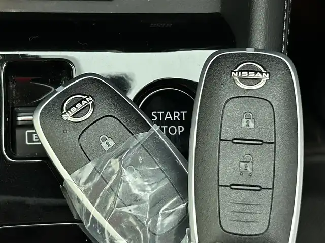 日産 キックス X FOUR 道央・札幌 2025(令7)年 0.6万km ピュアブラック ・４ＷＤ/・衝突軽減/・プロパイロット/・全方位カメラ/・純正ナビ/・BT/CD/DVD/SD/USB/・フルセグTV/・純正ドライブレコーダー/・アダプティブクルーズコントロール/・レーンキープアシスト/・コーナリングスタビリティアシスト/・ブレーキホールド/・ＥＴＣ/・LDP/・LPW/・オートライト/・オートマチックハイビーム/・LEDヘッドライト/・フロントフォグランプ/・純正フロアマット/・コーナーセンサー/・ＬＥＤヘッドライト/・ヘッドライトレベライザー/・コーナーセンサー/・プッシュスタート/・スマートキー/・パワーウィンドウ/・パワーステアリング/・純正アルミホイール/・ルーフレール
