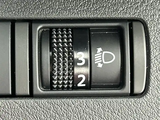 日産 キックス X FOUR 道央・札幌 2025(令7)年 0.6万km ピュアブラック ・４ＷＤ/・衝突軽減/・プロパイロット/・全方位カメラ/・純正ナビ/・BT/CD/DVD/SD/USB/・フルセグTV/・純正ドライブレコーダー/・アダプティブクルーズコントロール/・レーンキープアシスト/・コーナリングスタビリティアシスト/・ブレーキホールド/・ＥＴＣ/・LDP/・LPW/・オートライト/・オートマチックハイビーム/・LEDヘッドライト/・フロントフォグランプ/・純正フロアマット/・コーナーセンサー/・ＬＥＤヘッドライト/・ヘッドライトレベライザー/・コーナーセンサー/・プッシュスタート/・スマートキー/・パワーウィンドウ/・パワーステアリング/・純正アルミホイール/・ルーフレール