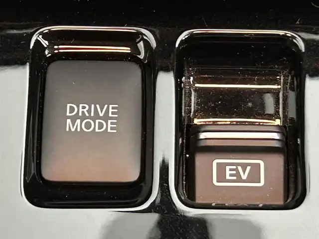 日産 キックス X FOUR 道央・札幌 2025(令7)年 0.6万km ピュアブラック ・４ＷＤ/・衝突軽減/・プロパイロット/・全方位カメラ/・純正ナビ/・BT/CD/DVD/SD/USB/・フルセグTV/・純正ドライブレコーダー/・アダプティブクルーズコントロール/・レーンキープアシスト/・コーナリングスタビリティアシスト/・ブレーキホールド/・ＥＴＣ/・LDP/・LPW/・オートライト/・オートマチックハイビーム/・LEDヘッドライト/・フロントフォグランプ/・純正フロアマット/・コーナーセンサー/・ＬＥＤヘッドライト/・ヘッドライトレベライザー/・コーナーセンサー/・プッシュスタート/・スマートキー/・パワーウィンドウ/・パワーステアリング/・純正アルミホイール/・ルーフレール