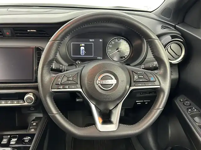 日産 キックス X FOUR 道央・札幌 2025(令7)年 0.6万km ピュアブラック ・４ＷＤ/・衝突軽減/・プロパイロット/・全方位カメラ/・純正ナビ/・BT/CD/DVD/SD/USB/・フルセグTV/・純正ドライブレコーダー/・アダプティブクルーズコントロール/・レーンキープアシスト/・コーナリングスタビリティアシスト/・ブレーキホールド/・ＥＴＣ/・LDP/・LPW/・オートライト/・オートマチックハイビーム/・LEDヘッドライト/・フロントフォグランプ/・純正フロアマット/・コーナーセンサー/・ＬＥＤヘッドライト/・ヘッドライトレベライザー/・コーナーセンサー/・プッシュスタート/・スマートキー/・パワーウィンドウ/・パワーステアリング/・純正アルミホイール/・ルーフレール