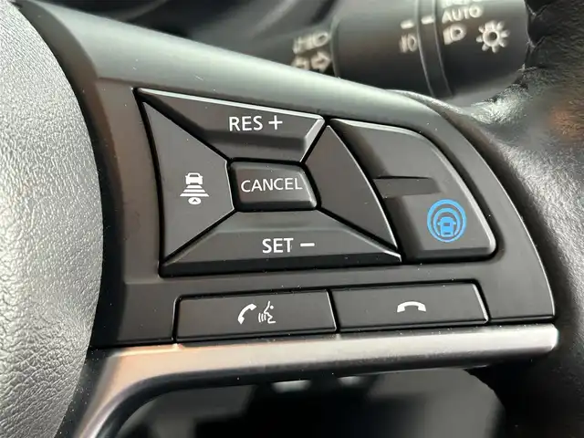 日産 キックス X FOUR 道央・札幌 2025(令7)年 0.6万km ピュアブラック ・４ＷＤ/・衝突軽減/・プロパイロット/・全方位カメラ/・純正ナビ/・BT/CD/DVD/SD/USB/・フルセグTV/・純正ドライブレコーダー/・アダプティブクルーズコントロール/・レーンキープアシスト/・コーナリングスタビリティアシスト/・ブレーキホールド/・ＥＴＣ/・LDP/・LPW/・オートライト/・オートマチックハイビーム/・LEDヘッドライト/・フロントフォグランプ/・純正フロアマット/・コーナーセンサー/・ＬＥＤヘッドライト/・ヘッドライトレベライザー/・コーナーセンサー/・プッシュスタート/・スマートキー/・パワーウィンドウ/・パワーステアリング/・純正アルミホイール/・ルーフレール