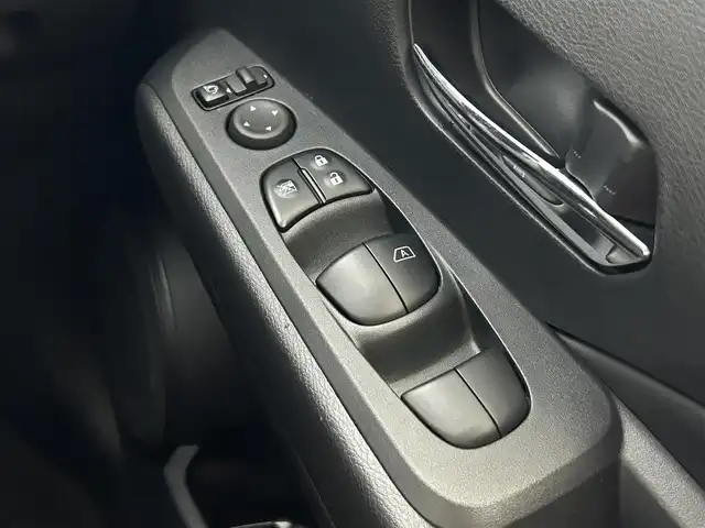 日産 キックス X FOUR 道央・札幌 2025(令7)年 0.6万km ピュアブラック ・４ＷＤ/・衝突軽減/・プロパイロット/・全方位カメラ/・純正ナビ/・BT/CD/DVD/SD/USB/・フルセグTV/・純正ドライブレコーダー/・アダプティブクルーズコントロール/・レーンキープアシスト/・コーナリングスタビリティアシスト/・ブレーキホールド/・ＥＴＣ/・LDP/・LPW/・オートライト/・オートマチックハイビーム/・LEDヘッドライト/・フロントフォグランプ/・純正フロアマット/・コーナーセンサー/・ＬＥＤヘッドライト/・ヘッドライトレベライザー/・コーナーセンサー/・プッシュスタート/・スマートキー/・パワーウィンドウ/・パワーステアリング/・純正アルミホイール/・ルーフレール