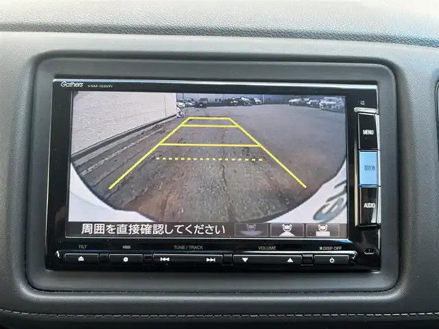 ホンダ ヴェゼル G 大阪府 2015(平27)年 0.5万km ホワイトオーキッドパール ・4WD/・寒冷地仕様/・純正ナビ/・バックカメラ/・フルセグ/・CD/BT/USB/・プッシュスタート/・スマートキー/・横滑り防止/・ワイパーデアイサー/・アイドリングストップ/・ETC/・ミラーヒーター/・電動格納ウィンカーミラー/・社外AW付夏タイヤ積込/・純正フロアマット/・ドアバイザー/・保証書・取説あり