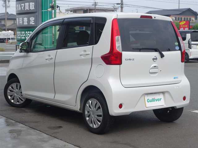 日産 デイズ X 静岡県 2016(平28)年 2.2万km ホワイトパール 禁煙車/走行距離22千キロ/車検8年11月25日/エマージェンシーブレーキ/　・踏み間違い防止アシスト/アラウンドビューモニター/自動防眩ミラー/純正CDチューナー/　CD/AUX/スマートキー/プッシュスタート/ヘッドライトレベライザー/アイドリングストップ/純正フロアマット/純正ドアバイザー/取扱説明書/保証書
