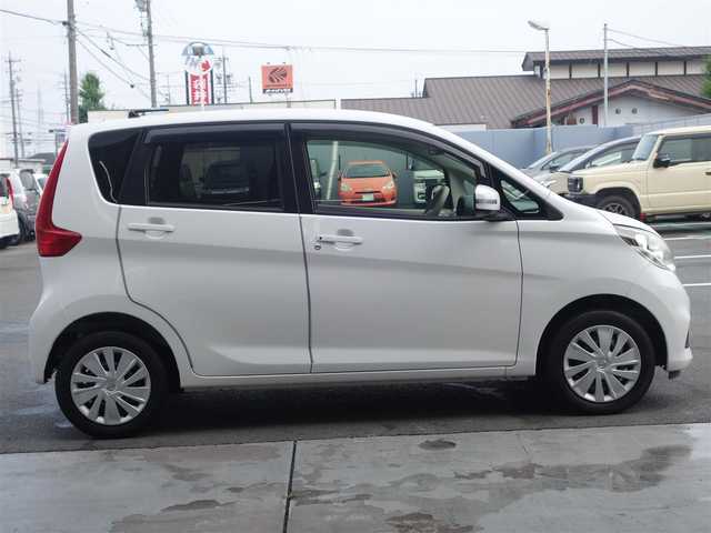 日産 デイズ X 静岡県 2016(平28)年 2.2万km ホワイトパール 禁煙車/走行距離22千キロ/車検8年11月25日/エマージェンシーブレーキ/　・踏み間違い防止アシスト/アラウンドビューモニター/自動防眩ミラー/純正CDチューナー/　CD/AUX/スマートキー/プッシュスタート/ヘッドライトレベライザー/アイドリングストップ/純正フロアマット/純正ドアバイザー/取扱説明書/保証書