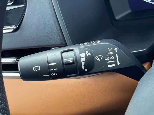三菱 アウトランダー ＰＨＥＶ P 千葉県 2023(令5)年 2.1万km パールⅡ BOSEサウンド/衝突軽減ブレーキ/後側方車両検知/車線逸脱機能/踏みまちがい防止/パーキングセンサー/ふらつき警報/純正ナメモリビ/　Bluetooth/フルセグTV/　AndroidAuto/AppleCarplay/ヘッドアップディスプレイ/全方位カメラ/レーザーシート/シートヒーター（1列目2列目）/ワイヤレス充電/AC1500W電源/ロールサンシェード/パワーバックドア