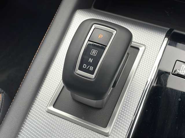 三菱 アウトランダー ＰＨＥＶ P 千葉県 2023(令5)年 2.1万km パールⅡ BOSEサウンド/衝突軽減ブレーキ/後側方車両検知/車線逸脱機能/踏みまちがい防止/パーキングセンサー/ふらつき警報/純正ナメモリビ/　Bluetooth/フルセグTV/　AndroidAuto/AppleCarplay/ヘッドアップディスプレイ/全方位カメラ/レーザーシート/シートヒーター（1列目2列目）/ワイヤレス充電/AC1500W電源/ロールサンシェード/パワーバックドア