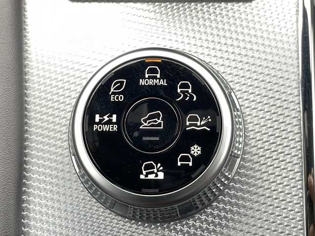 三菱 アウトランダー ＰＨＥＶ P 千葉県 2023(令5)年 2.1万km パールⅡ BOSEサウンド/衝突軽減ブレーキ/後側方車両検知/車線逸脱機能/踏みまちがい防止/パーキングセンサー/ふらつき警報/純正ナメモリビ/　Bluetooth/フルセグTV/　AndroidAuto/AppleCarplay/ヘッドアップディスプレイ/全方位カメラ/レーザーシート/シートヒーター（1列目2列目）/ワイヤレス充電/AC1500W電源/ロールサンシェード/パワーバックドア