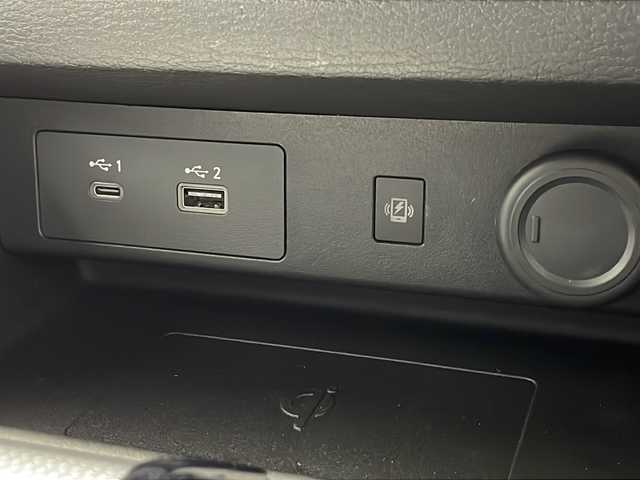 三菱 アウトランダー ＰＨＥＶ P 千葉県 2023(令5)年 2.1万km パールⅡ BOSEサウンド/衝突軽減ブレーキ/後側方車両検知/車線逸脱機能/踏みまちがい防止/パーキングセンサー/ふらつき警報/純正ナメモリビ/　Bluetooth/フルセグTV/　AndroidAuto/AppleCarplay/ヘッドアップディスプレイ/全方位カメラ/レーザーシート/シートヒーター（1列目2列目）/ワイヤレス充電/AC1500W電源/ロールサンシェード/パワーバックドア