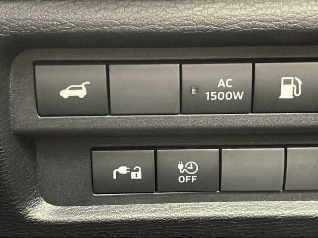 三菱 アウトランダー ＰＨＥＶ P 千葉県 2023(令5)年 2.1万km パールⅡ BOSEサウンド/衝突軽減ブレーキ/後側方車両検知/車線逸脱機能/踏みまちがい防止/パーキングセンサー/ふらつき警報/純正ナメモリビ/　Bluetooth/フルセグTV/　AndroidAuto/AppleCarplay/ヘッドアップディスプレイ/全方位カメラ/レーザーシート/シートヒーター（1列目2列目）/ワイヤレス充電/AC1500W電源/ロールサンシェード/パワーバックドア