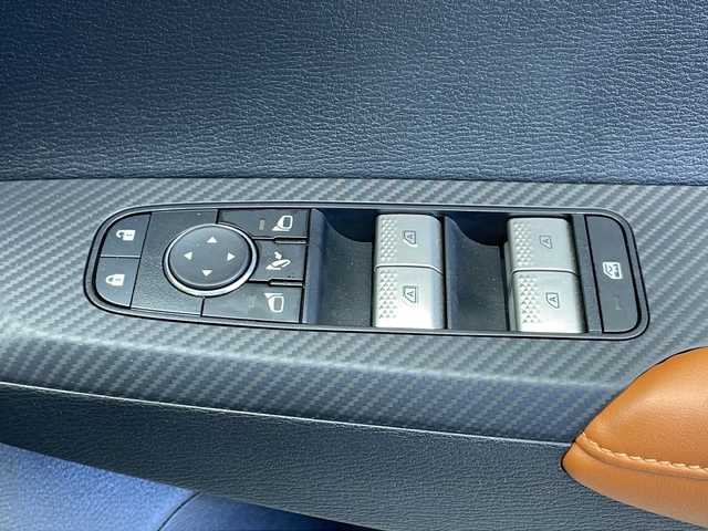 三菱 アウトランダー ＰＨＥＶ P 千葉県 2023(令5)年 2.1万km パールⅡ BOSEサウンド/衝突軽減ブレーキ/後側方車両検知/車線逸脱機能/踏みまちがい防止/パーキングセンサー/ふらつき警報/純正ナメモリビ/　Bluetooth/フルセグTV/　AndroidAuto/AppleCarplay/ヘッドアップディスプレイ/全方位カメラ/レーザーシート/シートヒーター（1列目2列目）/ワイヤレス充電/AC1500W電源/ロールサンシェード/パワーバックドア