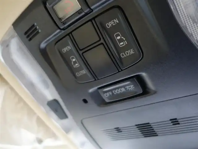 トヨタ アルファード X 山形県 2022(令4)年 6.8万km グラファイトM 4WD/衝突被害軽減システム/純正ディスプレイオーディオ/　　【BT USB Miracast AM/FM】/バックカメラ/両側パワースライドドア/レーダークルーズコントロール/LEDオートヘッドライト/純正16インチアルミホイール/アイドリングストップ/ステアリングスイッチ/MTモード付AT/電動格納ウィンカーミラー/フォグランプ/スマートキー/ETC