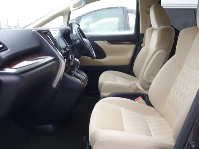 トヨタ アルファード X 山形県 2022(令4)年 6.8万km グラファイトM 4WD/衝突被害軽減システム/純正ディスプレイオーディオ/　　【BT USB Miracast AM/FM】/バックカメラ/両側パワースライドドア/レーダークルーズコントロール/LEDオートヘッドライト/純正16インチアルミホイール/アイドリングストップ/ステアリングスイッチ/MTモード付AT/電動格納ウィンカーミラー/フォグランプ/スマートキー/ETC