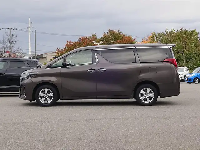 トヨタ アルファード X 山形県 2022(令4)年 6.8万km グラファイトM 4WD/衝突被害軽減システム/純正ディスプレイオーディオ/　　【BT USB Miracast AM/FM】/バックカメラ/両側パワースライドドア/レーダークルーズコントロール/LEDオートヘッドライト/純正16インチアルミホイール/アイドリングストップ/ステアリングスイッチ/MTモード付AT/電動格納ウィンカーミラー/フォグランプ/スマートキー/ETC