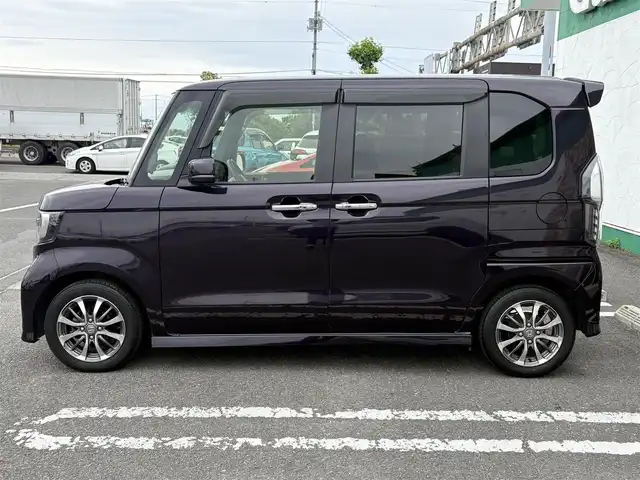 ホンダ Ｎ ＢＯＸ カスタム L 徳島県 2021(令3)年 2.7万km プレミアムベルベットパープル・パール 社外ナビゲーション　/（フルセグ/CD/DVD/SD/Bluetooth）/バックモニター　/社外ドライブレコーダー　/ホンダセンシング/・アダプティブ・クルーズ・コントロール（ACC）/・車線維持支援システム（LKAS）/・衝突軽減ブレーキ（CMBS）/・誤発進抑制機能（前進）/・歩行者事故低減ステアリング/・路外逸脱抑制機能/・先行車発進お知らせ機能/・標識認識機能/・オートハイビーム/・誤発進抑制機能（後進）/片側パワースライドドア　/トラクションコントロール　/ＬＥＤヘッドライト　/ＬＥＤフォグランプ　/ステアリングリモコン/ウィンカーミラー　/リヤワイパー/プッシュスタート　/スマートキー/カーテンエアバック/純正フロアマット