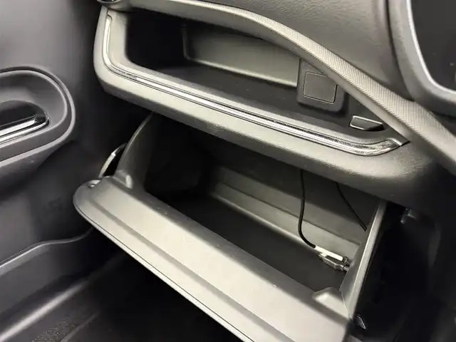 トヨタ アクア G G’s 千葉県 2014(平26)年 4.4万km ライムホワイトパールクリスタルシャイン 社外ナビ/CD/DVD/DTV/Bluetooth/スマートキー/プッシュスタート /LEDオートライト/Gs専用アルミホイール/Gs専用シート/ETC/ドアバイザー