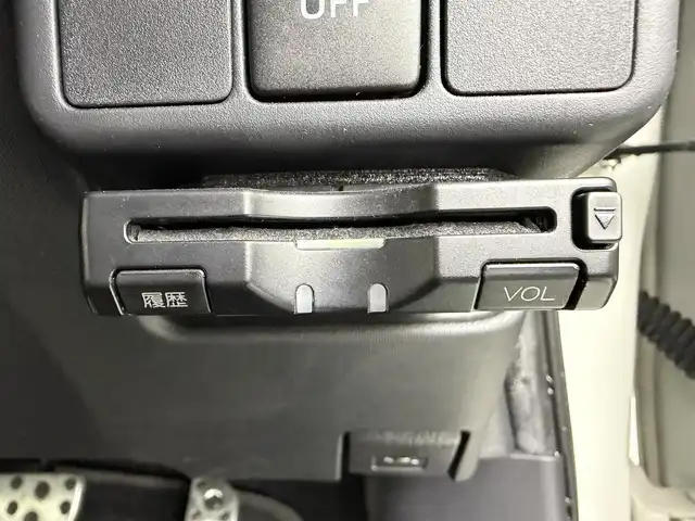 トヨタ アクア G G’s 千葉県 2014(平26)年 4.4万km ライムホワイトパールクリスタルシャイン 社外ナビ/CD/DVD/DTV/Bluetooth/スマートキー/プッシュスタート /LEDオートライト/Gs専用アルミホイール/Gs専用シート/ETC/ドアバイザー