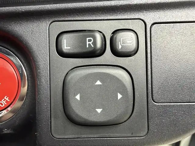 トヨタ アクア G G’s 千葉県 2014(平26)年 4.4万km ライムホワイトパールクリスタルシャイン 社外ナビ/CD/DVD/DTV/Bluetooth/スマートキー/プッシュスタート /LEDオートライト/Gs専用アルミホイール/Gs専用シート/ETC/ドアバイザー