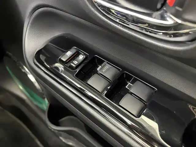 トヨタ アクア G G’s 千葉県 2014(平26)年 4.4万km ライムホワイトパールクリスタルシャイン 社外ナビ/CD/DVD/DTV/Bluetooth/スマートキー/プッシュスタート /LEDオートライト/Gs専用アルミホイール/Gs専用シート/ETC/ドアバイザー