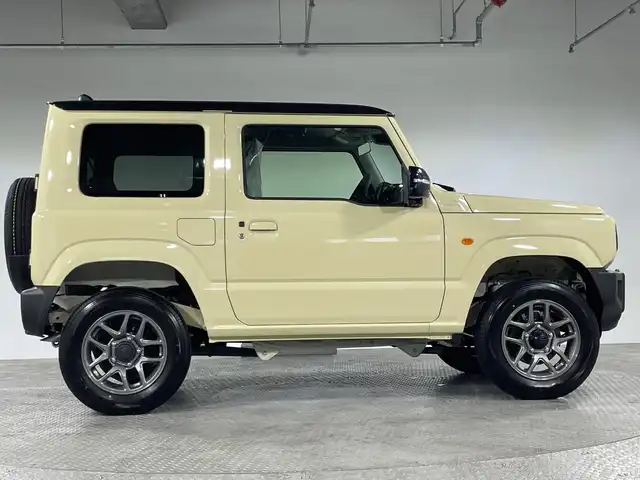 スズキ ジムニー XC 神奈川県 2025(令7)年 0.1万km未満 シフォンアイボリーメタリックブラック2トーンルーフ 届出済未使用車/４WD/スズキセーフティサポート/デュアルセンサーブレーキサポート/レーンキープアシスト/クルーズコントロール/アイドリングストップ/リアパーキングセンサー/前席シートヒーター/ヘッドライトウォッシャー/革巻きステアリング/ダウンヒルアシストコントロール/LEDオートライト/フォグランプ/背面タイヤ/ターボ車
