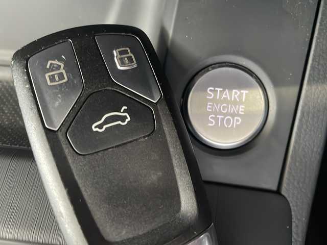 アウディ Ａ５ SB2．0TFSI Q スポーツ 鳥取県 2018(平30)年 2.2万km グレイシアホワイトメタリック ディーラー車/Sラインパッケージ/スマートキーx2個/バーチャルコックピット/全方位カメラ/ハーフレザーシート/パワーテールゲート/プリクラッシュセーフティ/レーンデパーチャーアラート/ブラインドスポットモニタリング/レーダークルーズコントロール/ドライブレコーダー/パーキングアシスト/インテリジェンスソナー/マトリックスLEDライト/マルチメディアインターフェイス/フルセグ・Bluetooth・DVD/前席パワーシート/３ゾーンエアコン/オートワイパー/オートライト/ビルトインETC/保証書・取説