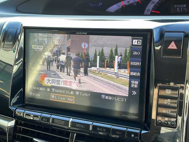 トヨタ エスティマ アエラス プレミアムエディション 新潟県 2013(平25)年 8万km シルバーM 9インチSDナビ/（DTV/DVD/Bluetooth）/11.2インチフリップダウン/バックカメラ/ビルドインETC/クルーズコントロール/ドラレコ/黒ハーフレザー/オットマン/両側パワースライドドア/HIDヘッドライト/フォグランプ/ウィンカーミラー/電格ミラー/ドアバイザー/モデリスタエアロ/ウェッズアルミホイール/社外マフラー