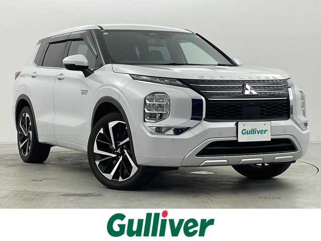 三菱 アウトランダー ＰＨＥＶ P 群馬県 2022(令4)年 4.1万km ホワイトダイヤモンド BOSEサウンド/＝＝＝＝＝/純正スマホ連動ナビ（12.3インチHDディスプレイ）/・フルセグTV/Bluetooth/AppleCarPlay/AndroidAuto/・アラウンドマルチモニター/・ビルトインETC2.0/・電動ゲート/・レザーシート/・シートヒーター（D/N）（セカンドシート）/・パワーシート（D/N）（メモリー付）/・マイパイロット（アダプティブクルーズコントロールシステム）/・ワイヤレス充電/・純正２０インチAW/・前後コーナーセンサー/・ステアリングヒーター/リモコン/・アダプティブLEDヘッドライト（光軸自動調整機能付）/・LEDフロントフォグ/・HUDディスプレイ/・e-Assist（衝突被害軽減ブレーキシステム）/・踏み間違い防止アシスト/・車線逸脱警報システム/・ふらつき警報/・前方衝突予測警報/・標識認識システム/・後側方衝突被害防止支援システム/・後側方/後退時車両検知警報システム/＝＝＝＝＝/純正１２．３インチナビ　全方位カメラ　レザーシート　シートヒーター　パワーシート　マイパイロット　ｅ－Ａｓｓｉｓｔ　ビルトインＥＴＣ２．０　前後ドラレコ　電動ゲート　ＢＯＳＥ　７人乗り　４ＷＤ　禁煙車