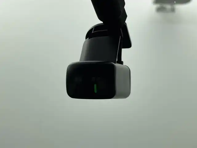 三菱 アウトランダー ＰＨＥＶ P 群馬県 2022(令4)年 4.1万km ホワイトダイヤモンド BOSEサウンド/＝＝＝＝＝/純正スマホ連動ナビ（12.3インチHDディスプレイ）/・フルセグTV/Bluetooth/AppleCarPlay/AndroidAuto/・アラウンドマルチモニター/・ビルトインETC2.0/・電動ゲート/・レザーシート/・シートヒーター（D/N）（セカンドシート）/・パワーシート（D/N）（メモリー付）/・マイパイロット（アダプティブクルーズコントロールシステム）/・ワイヤレス充電/・純正２０インチAW/・前後コーナーセンサー/・ステアリングヒーター/リモコン/・アダプティブLEDヘッドライト（光軸自動調整機能付）/・LEDフロントフォグ/・HUDディスプレイ/・e-Assist（衝突被害軽減ブレーキシステム）/・踏み間違い防止アシスト/・車線逸脱警報システム/・ふらつき警報/・前方衝突予測警報/・標識認識システム/・後側方衝突被害防止支援システム/・後側方/後退時車両検知警報システム/＝＝＝＝＝/純正１２．３インチナビ　全方位カメラ　レザーシート　シートヒーター　パワーシート　マイパイロット　ｅ－Ａｓｓｉｓｔ　ビルトインＥＴＣ２．０　前後ドラレコ　電動ゲート　ＢＯＳＥ　７人乗り　４ＷＤ　禁煙車