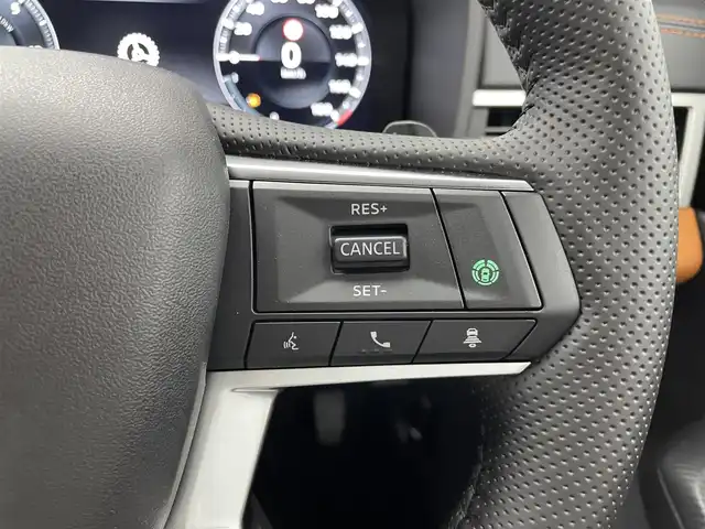 三菱 アウトランダー ＰＨＥＶ P 群馬県 2022(令4)年 4.1万km ホワイトダイヤモンド BOSEサウンド/＝＝＝＝＝/純正スマホ連動ナビ（12.3インチHDディスプレイ）/・フルセグTV/Bluetooth/AppleCarPlay/AndroidAuto/・アラウンドマルチモニター/・ビルトインETC2.0/・電動ゲート/・レザーシート/・シートヒーター（D/N）（セカンドシート）/・パワーシート（D/N）（メモリー付）/・マイパイロット（アダプティブクルーズコントロールシステム）/・ワイヤレス充電/・純正２０インチAW/・前後コーナーセンサー/・ステアリングヒーター/リモコン/・アダプティブLEDヘッドライト（光軸自動調整機能付）/・LEDフロントフォグ/・HUDディスプレイ/・e-Assist（衝突被害軽減ブレーキシステム）/・踏み間違い防止アシスト/・車線逸脱警報システム/・ふらつき警報/・前方衝突予測警報/・標識認識システム/・後側方衝突被害防止支援システム/・後側方/後退時車両検知警報システム/＝＝＝＝＝/純正１２．３インチナビ　全方位カメラ　レザーシート　シートヒーター　パワーシート　マイパイロット　ｅ－Ａｓｓｉｓｔ　ビルトインＥＴＣ２．０　前後ドラレコ　電動ゲート　ＢＯＳＥ　７人乗り　４ＷＤ　禁煙車