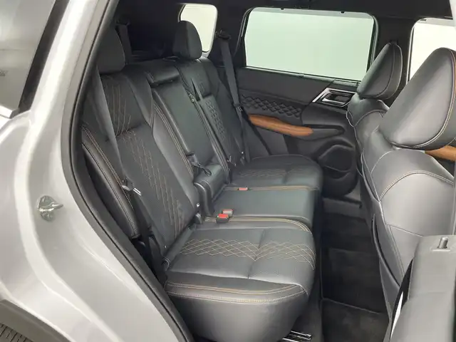 三菱 アウトランダー ＰＨＥＶ P 群馬県 2022(令4)年 4.1万km ホワイトダイヤモンド BOSEサウンド/＝＝＝＝＝/純正スマホ連動ナビ（12.3インチHDディスプレイ）/・フルセグTV/Bluetooth/AppleCarPlay/AndroidAuto/・アラウンドマルチモニター/・ビルトインETC2.0/・電動ゲート/・レザーシート/・シートヒーター（D/N）（セカンドシート）/・パワーシート（D/N）（メモリー付）/・マイパイロット（アダプティブクルーズコントロールシステム）/・ワイヤレス充電/・純正２０インチAW/・前後コーナーセンサー/・ステアリングヒーター/リモコン/・アダプティブLEDヘッドライト（光軸自動調整機能付）/・LEDフロントフォグ/・HUDディスプレイ/・e-Assist（衝突被害軽減ブレーキシステム）/・踏み間違い防止アシスト/・車線逸脱警報システム/・ふらつき警報/・前方衝突予測警報/・標識認識システム/・後側方衝突被害防止支援システム/・後側方/後退時車両検知警報システム/＝＝＝＝＝/純正１２．３インチナビ　全方位カメラ　レザーシート　シートヒーター　パワーシート　マイパイロット　ｅ－Ａｓｓｉｓｔ　ビルトインＥＴＣ２．０　前後ドラレコ　電動ゲート　ＢＯＳＥ　７人乗り　４ＷＤ　禁煙車