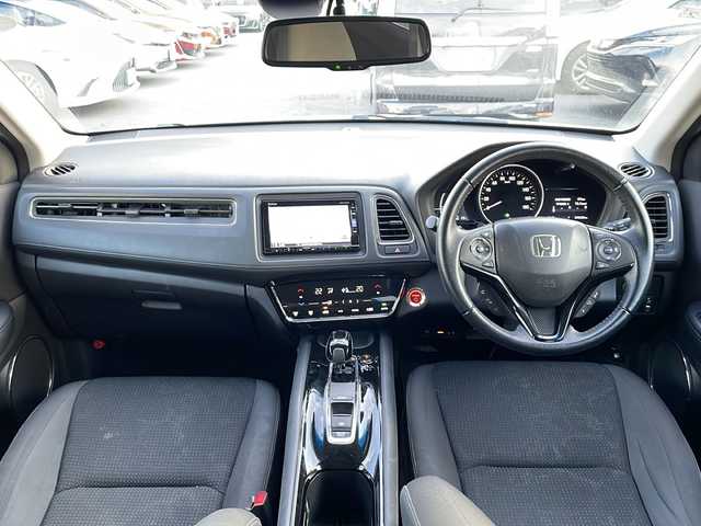 ホンダ ヴェゼル ハイブリッド X ホンダセンシング 山形県 2019(平31)年 4.6万km プラチナホワイトパール Honda SENSING/・衝突軽減ブレーキ（ＣＭＢＳ）/・路外逸脱抑制機能/・先行車発進お知らせ機能/・アダプティブクルーズコントロール（ＡＣＣ）/・車線維持支援システム（ＬＫＡＳ）/・標識認識機能/・誤発進抑制機能 /パドルシフト/純正ナビ/CD.DVD.BT.USB.SD/バックカメラ/フルセグ/ETC/電動パーキングブレーキ/オートホールド/純正エンジンスターター/プッシュスタート/スマートキーｘ２/ＬＥＤヘッドライト