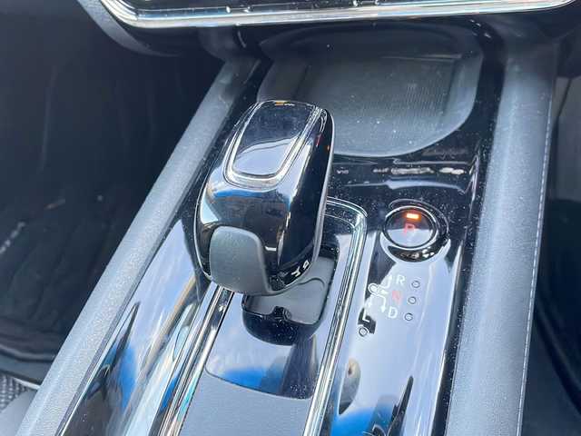 ホンダ ヴェゼル ハイブリッド X ホンダセンシング 山形県 2019(平31)年 4.6万km プラチナホワイトパール Honda SENSING/・衝突軽減ブレーキ（ＣＭＢＳ）/・路外逸脱抑制機能/・先行車発進お知らせ機能/・アダプティブクルーズコントロール（ＡＣＣ）/・車線維持支援システム（ＬＫＡＳ）/・標識認識機能/・誤発進抑制機能 /パドルシフト/純正ナビ/CD.DVD.BT.USB.SD/バックカメラ/フルセグ/ETC/電動パーキングブレーキ/オートホールド/純正エンジンスターター/プッシュスタート/スマートキーｘ２/ＬＥＤヘッドライト