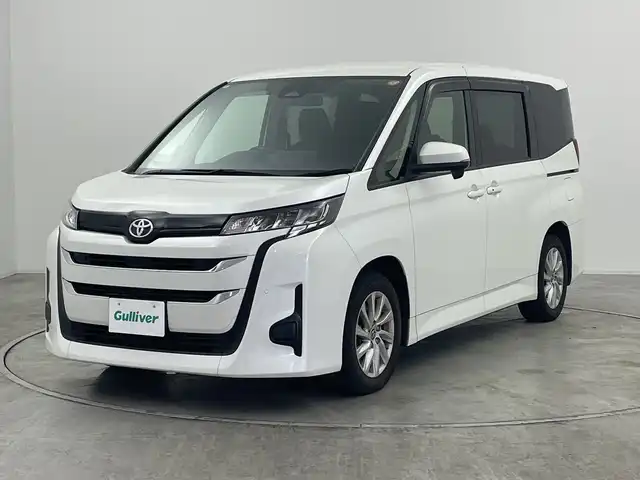 トヨタ ノア G 群馬県 2022(令4)年 2.8万km ホワイトパールクリスタルシャイン ・メーカーディスプレイオーディオ/・バックガイドモニター/・両側パワースライドドア /・トヨタセーフティセンス/・ETC/・前後コーナーセンサー/・シートヒーター/・レーンキープアシスト/・横滑り防止装置/・盗難防止装置/・衝突被害軽減システム/・オートライト/・オートマチックハイビーム/・スマートキー/・純正１６インチアルミホイール/・LEDヘッドライト