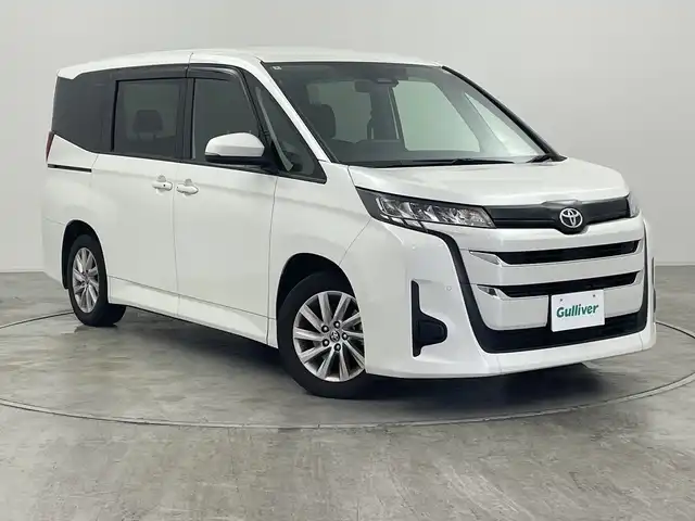 トヨタ ノア G 群馬県 2022(令4)年 2.8万km ホワイトパールクリスタルシャイン ・メーカーディスプレイオーディオ/・バックガイドモニター/・両側パワースライドドア /・トヨタセーフティセンス/・ETC/・前後コーナーセンサー/・シートヒーター/・レーンキープアシスト/・横滑り防止装置/・盗難防止装置/・衝突被害軽減システム/・オートライト/・オートマチックハイビーム/・スマートキー/・純正１６インチアルミホイール/・LEDヘッドライト